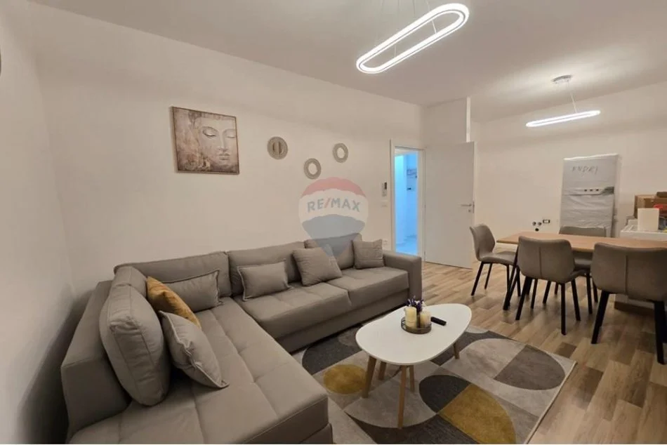 Tirane, jepet me qera apartament 2+1+Ballkon Kati 4, 110 m² 800 € (Prane Shkolles se Baletit)