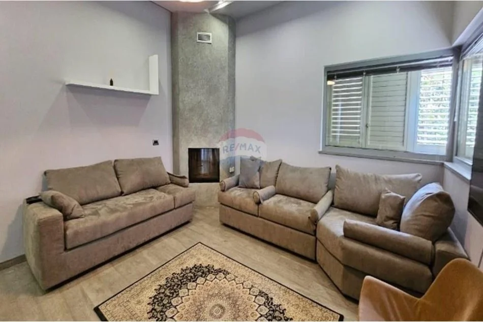 Tirane, jepet me qera Vile 1 Katshe Kati 0, 700 m² 5.000 € (Liqeni i Tiranës, Tiranë)