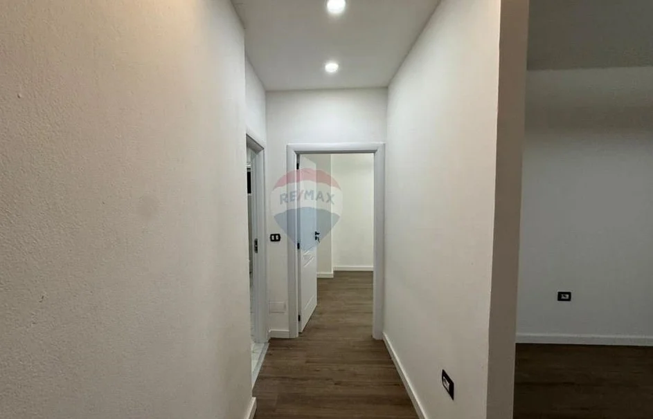 Tirane, shitet apartament 1+1 Kati 2, 77 m² 180.000 € 