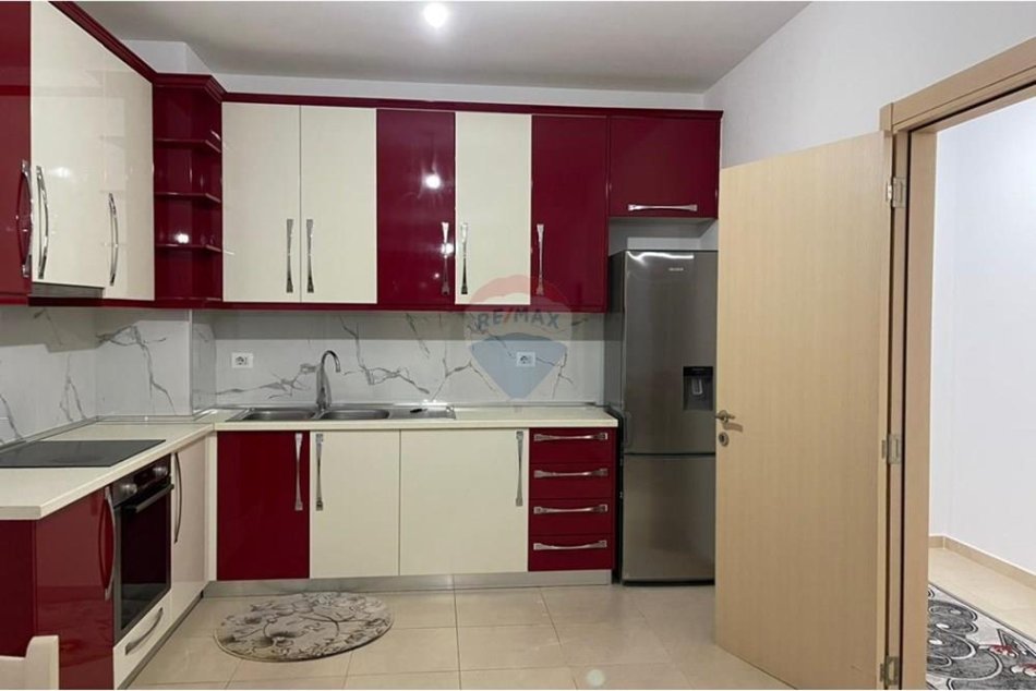 Tirane, shitet apartament 3+1+Ballkon Kati 2, 140 m² 246.000 € (Rruga Aleksandër Moisiu, Tiranë)