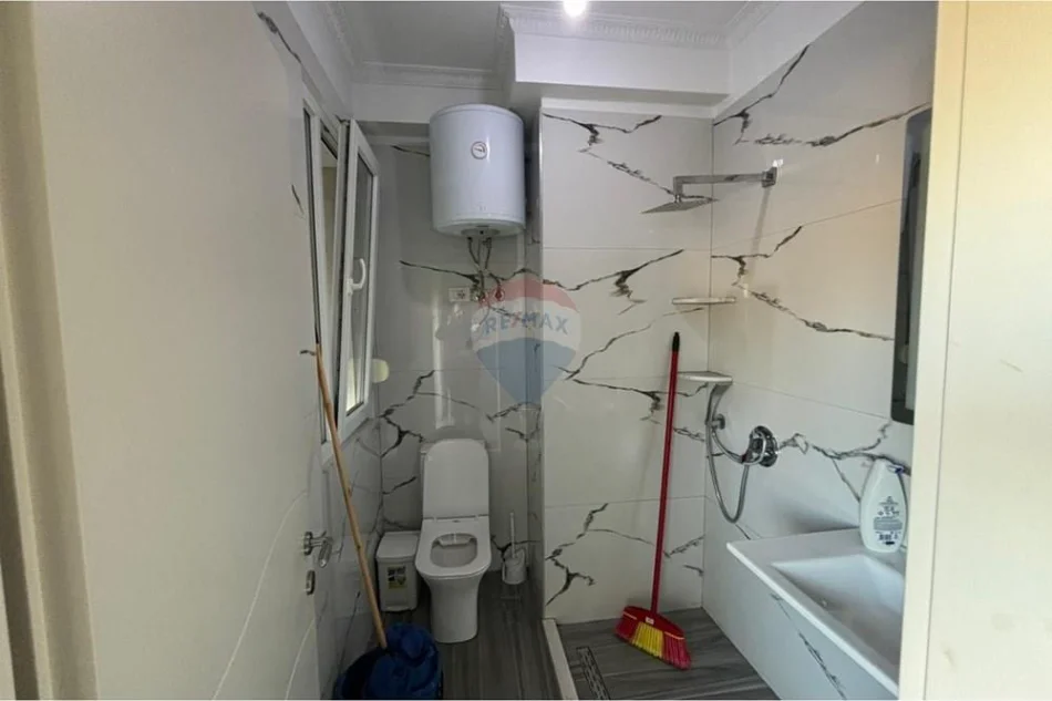 Vlore, jepet me qera apartament 2+1 Kati 2, 65 m² 6.000 € (Rruga Sazani,plazh i vjeter, Vlore)