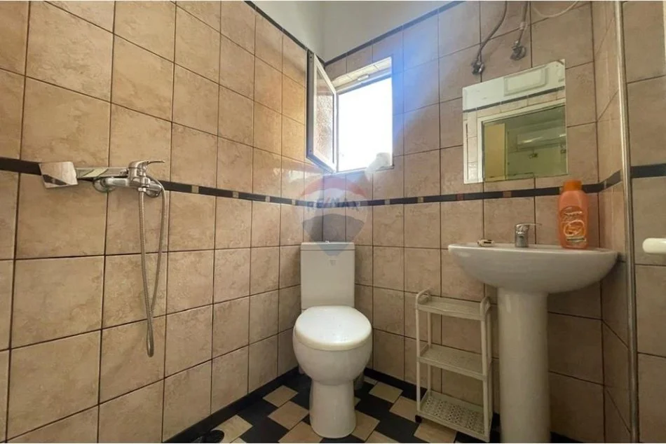 Tirane, jepet me qera apartament 1+1 , 55 m² 450 € (5 Maji)