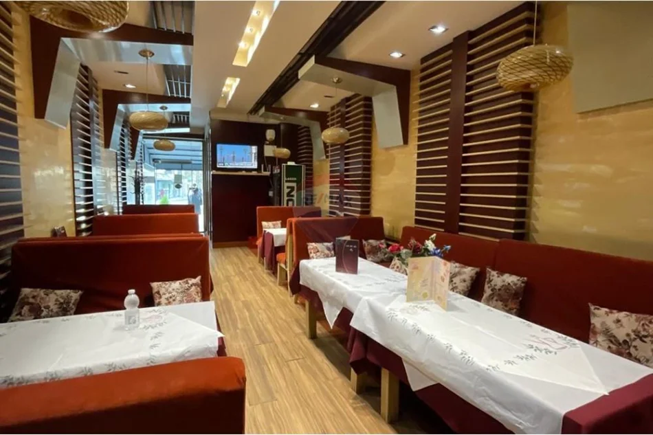Vlore, jepet me qera bar-resorant Kati 0, 95 m² 1.500 € (Rruga Demokracia, Vlore)