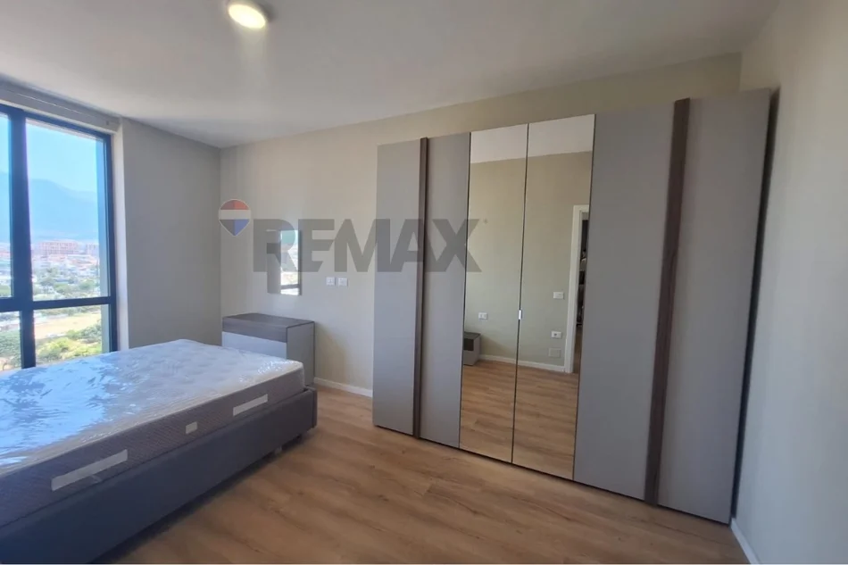 Shqiperi, jepet me qera apartament 2+1+Ballkon Kati 8, 75 m² 700 € (Jordan misja)