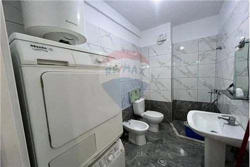 Tirane, jepet me qera apartament 1+1 Kati 2, 60 m² 500 € (Komuna e Parisit, Albania)