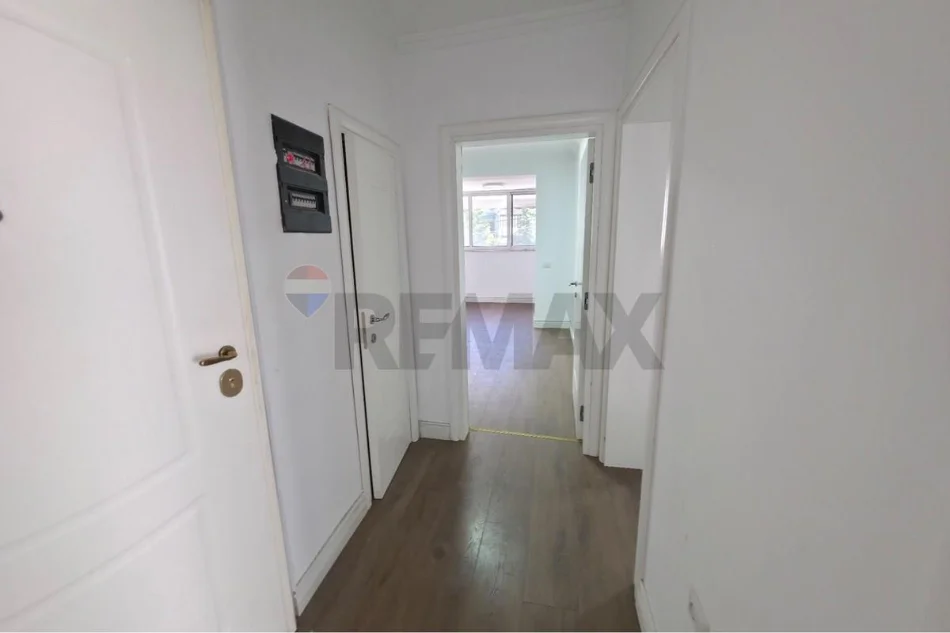 Tirane, jepet me qera zyre Kati 2, 145 m² 1.100 € (Rruga Abdyl Frasheri)