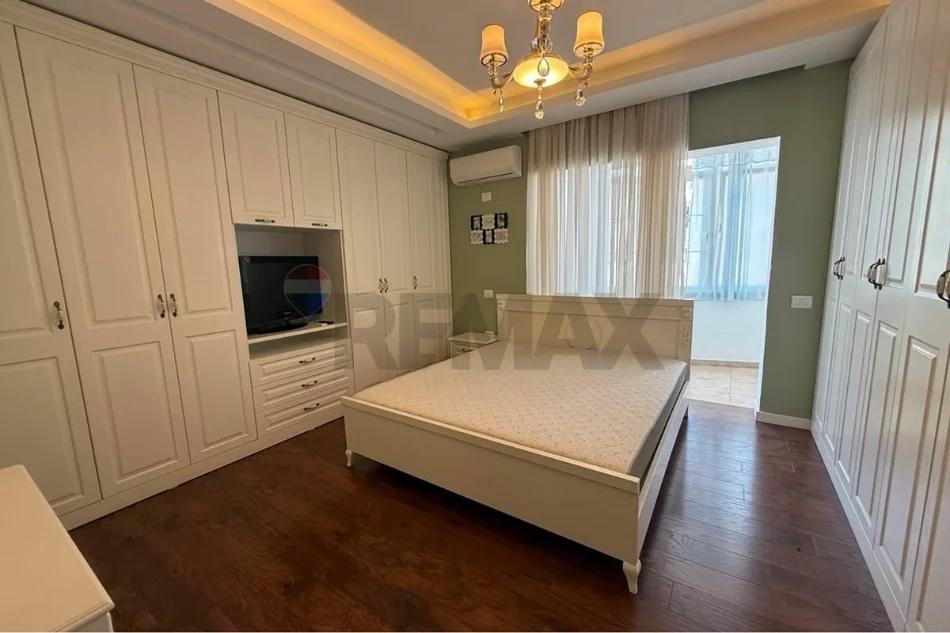 Tirane, jepet me qera apartament , 87 m² 550 € 
