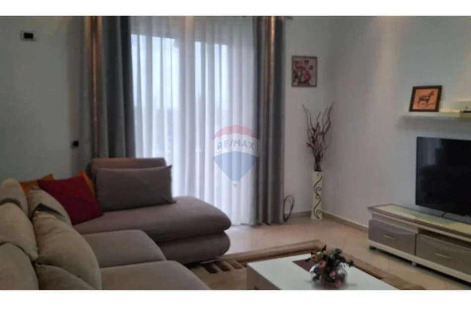 Tirane, jepet me qera apartament , 100 m² 700 € 