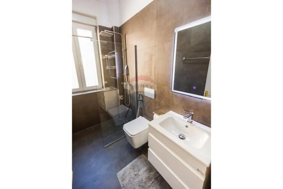 Tirane, jepet me qera apartament 1+1+Ballkon , 64 m² 700 € 