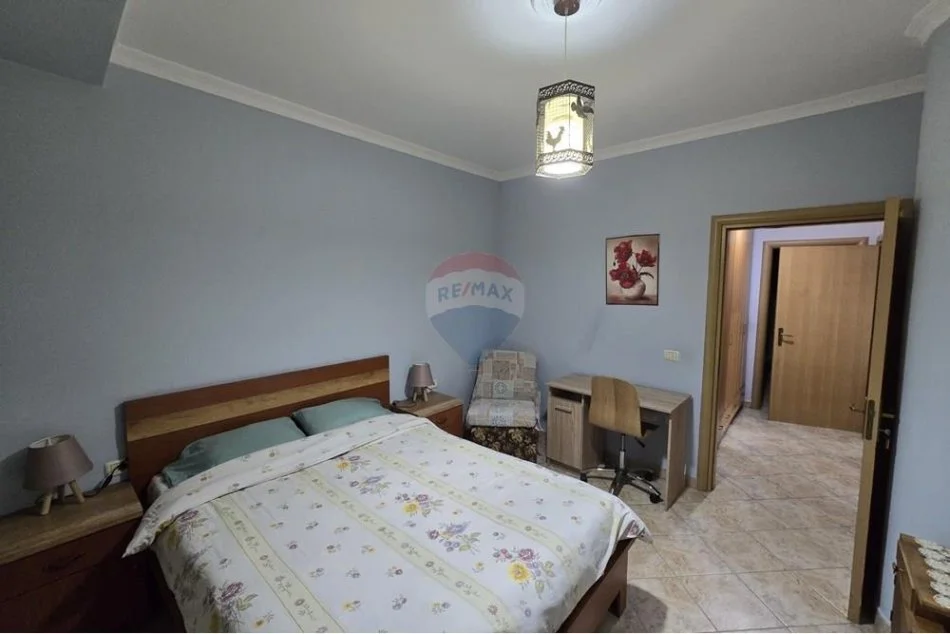 Tirane, jepet me qera apartament 2+1 , 105 m² 650 € (Rruga Muhamet Gjollesha,)