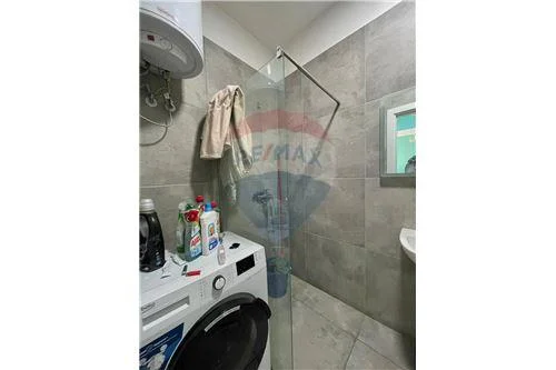 Tirane, jepet me qera apartament 1+1 Kati 4, 60 m² 500 € (Rruga e Dibrës - Farmacia 10, Shqipëri)