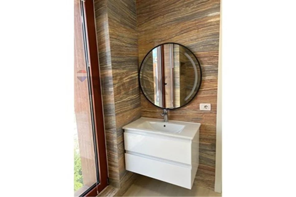 Tirane, jepet me qera 1+1 Kati 7, 70 m² 800 € (Kompleksi Delijorgji)