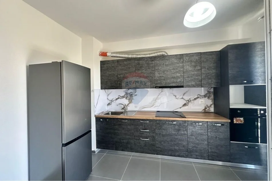 Tirane, jepet me qera apartament 2+1+Ballkon , 100 m² 680 € (5 Maji)