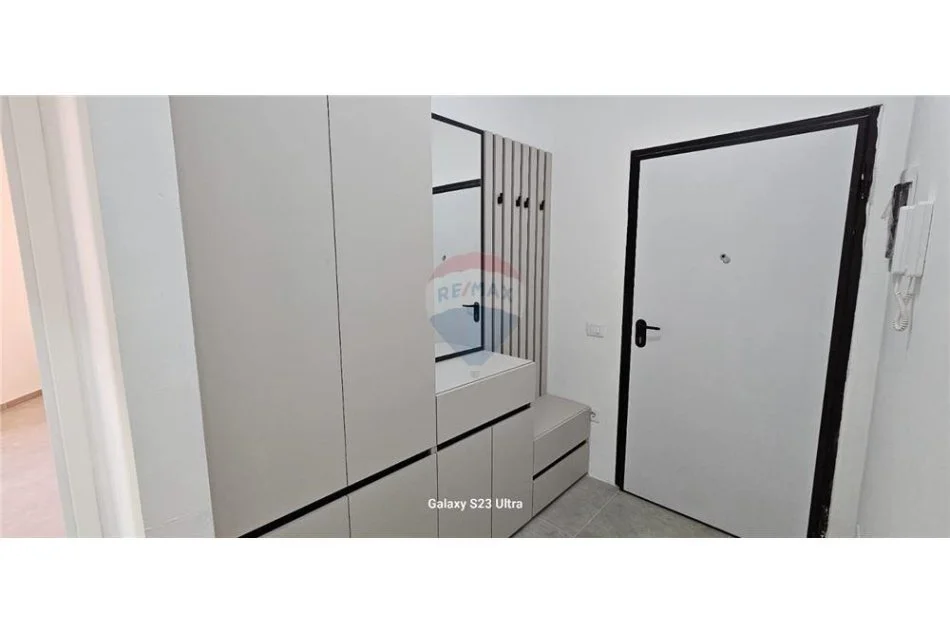 Tirane, jepet me qera apartament 2+1 , 104 m² 650 € (ish fusha e aviacionit)