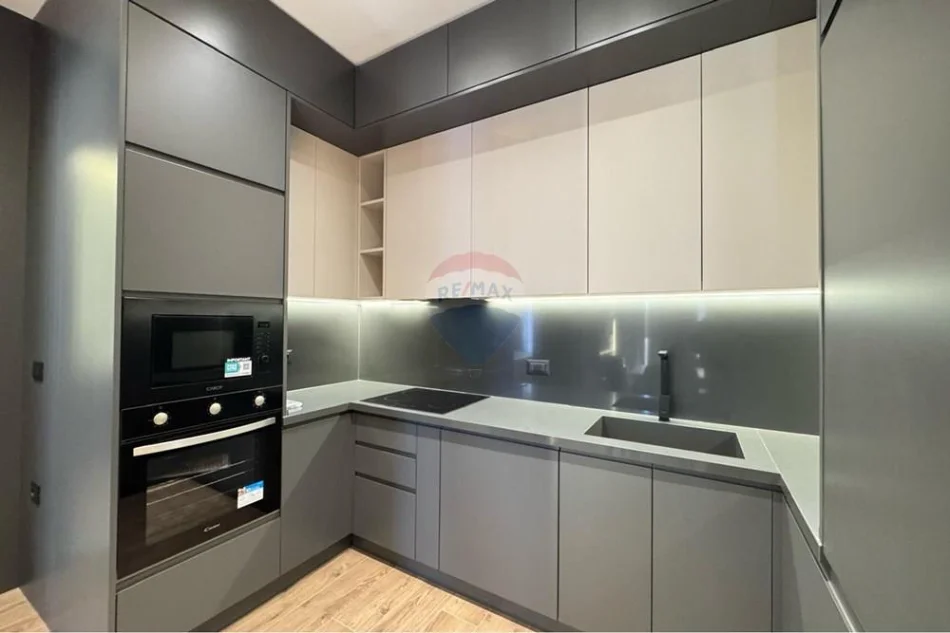 Tirane, jepet me qera apartament 1+1+Ballkon , 73 m² 950 € (Kompleksi Delijorgji)