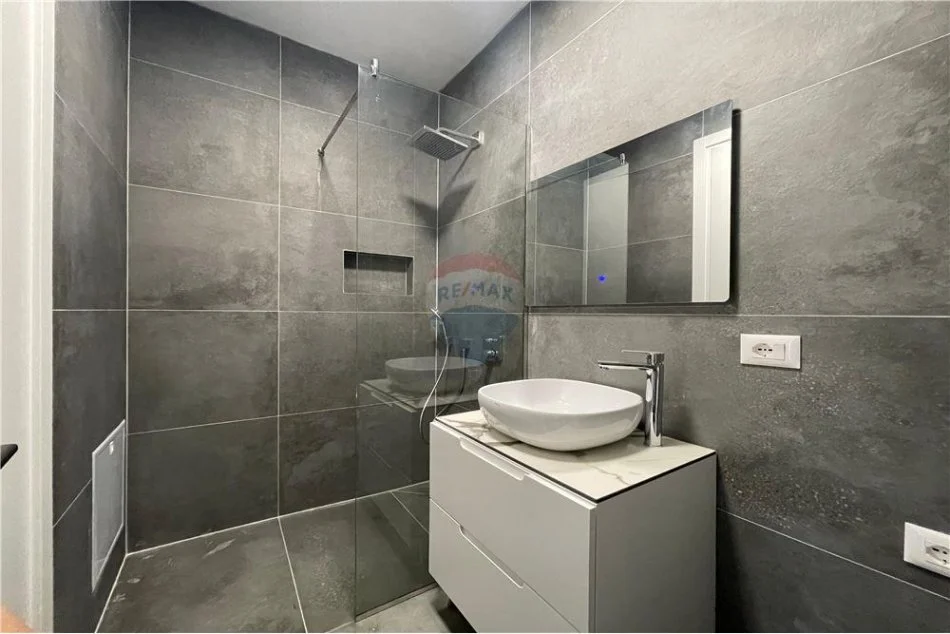 Tirane, jepet me qera apartament 2+1 , 100 m² 1.500 € 