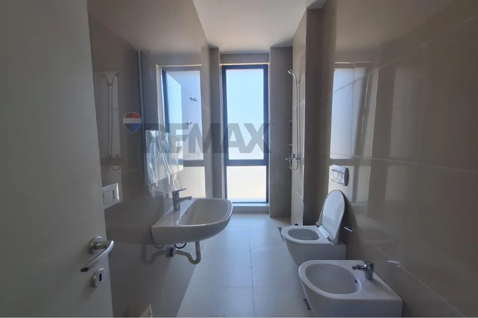 Shqiperi, jepet me qera apartament 2+1+Ballkon Kati 8, 75 m² 700 € (Jordan misja)