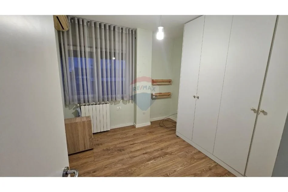 Tirane, jepet me qera , 100 m² 700 € 
