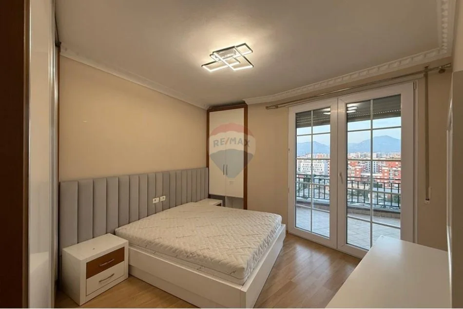 Tirane, jepet me qera apartament 2+1+Ballkon Kati 9, 120 m² 500 € 