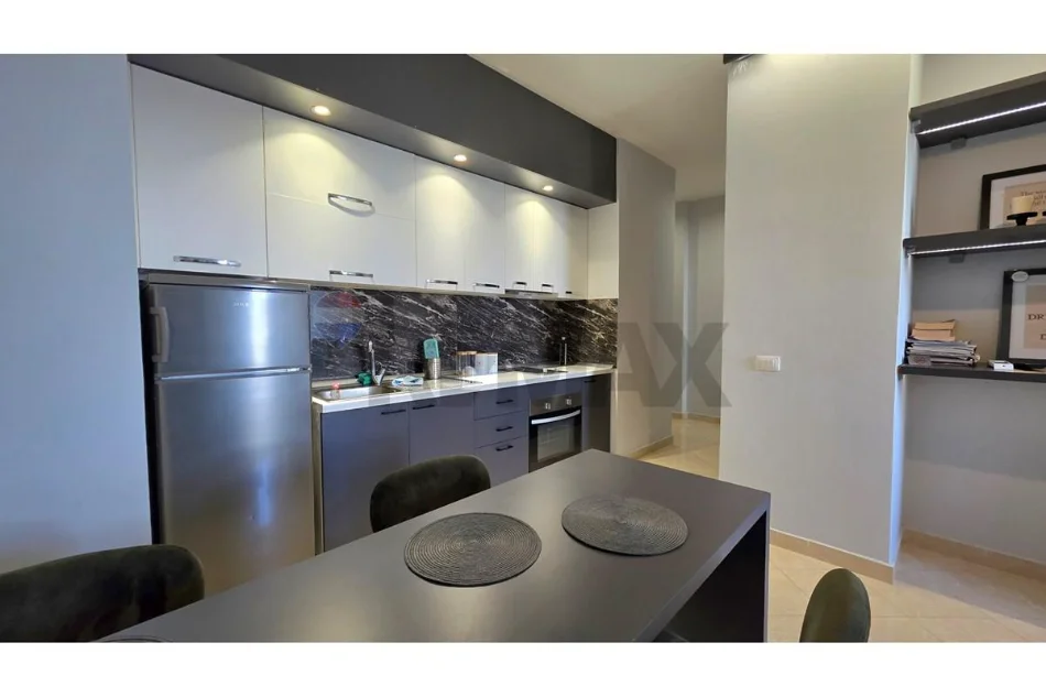 Vlore - Lungomare, shitet apartament 1+1 Kati 4, 60 m² 135.000 € (Rruga Sazani,plazh i vjeter, Vlore)