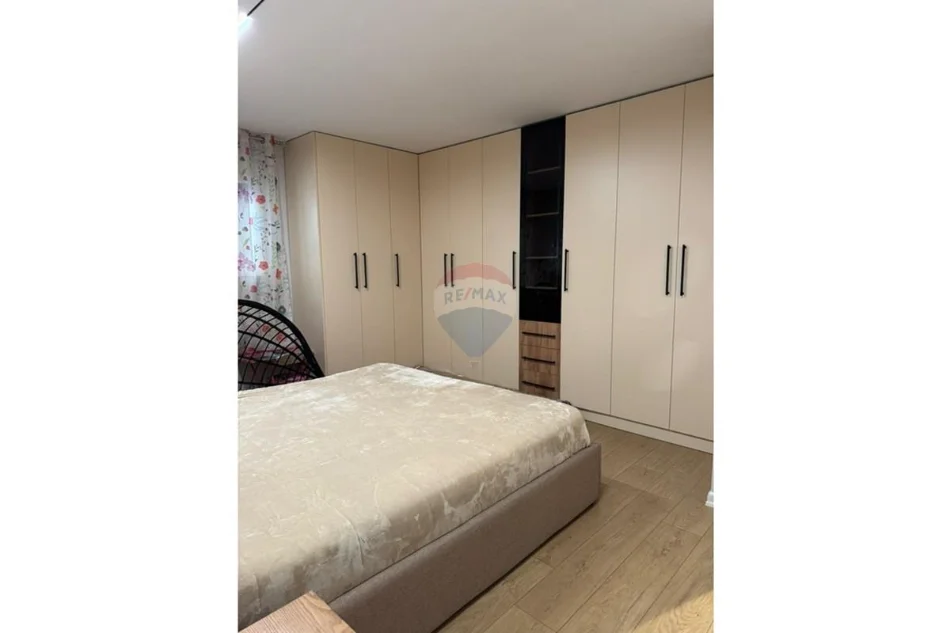 Tirane, jepet me qera apartament 1+1 , 36 m² 400 € 