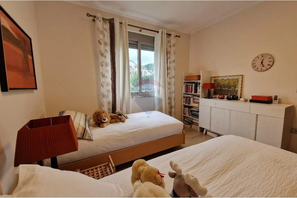 Tirane, jepet me qera apartament 1+1 , 65 m² 600 € (Rruga Hamdi Sina, Liqeni I Thatë, Tiranë)