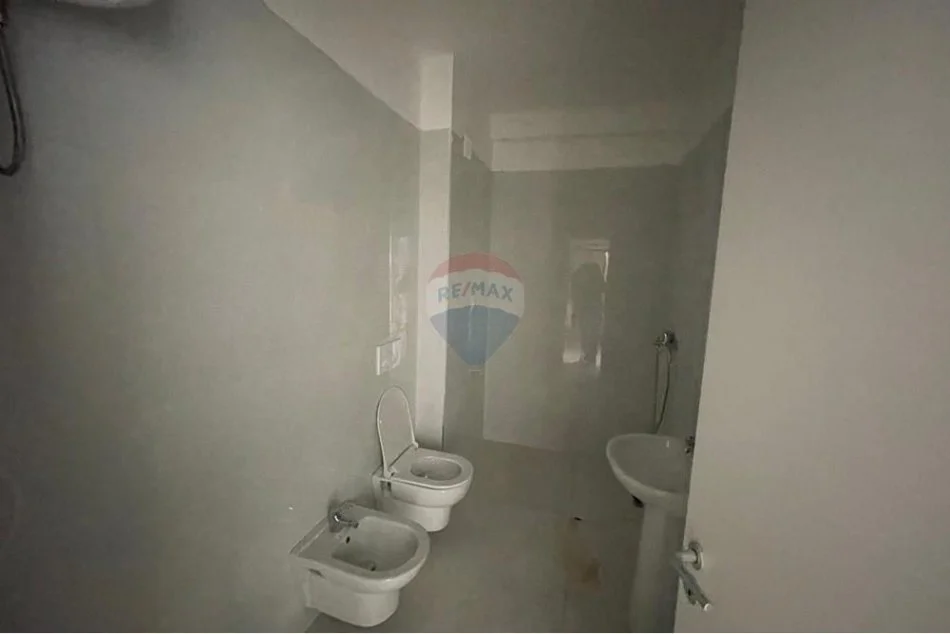 Tirane, shitet apartament 1+1+Ballkon , 76 m² 90.600 € 