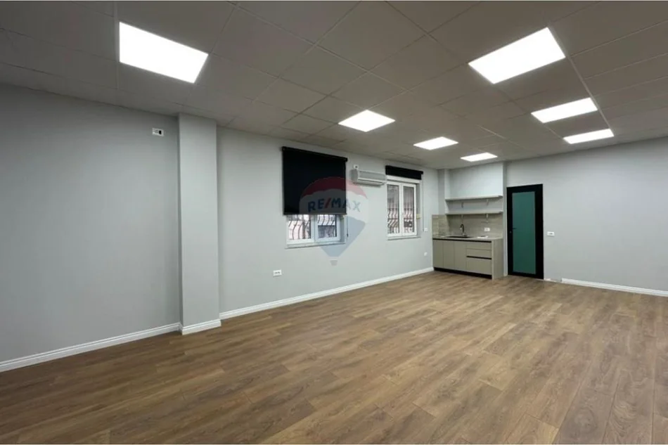 Tirane, jepet me qera , 68 m² 950 € 