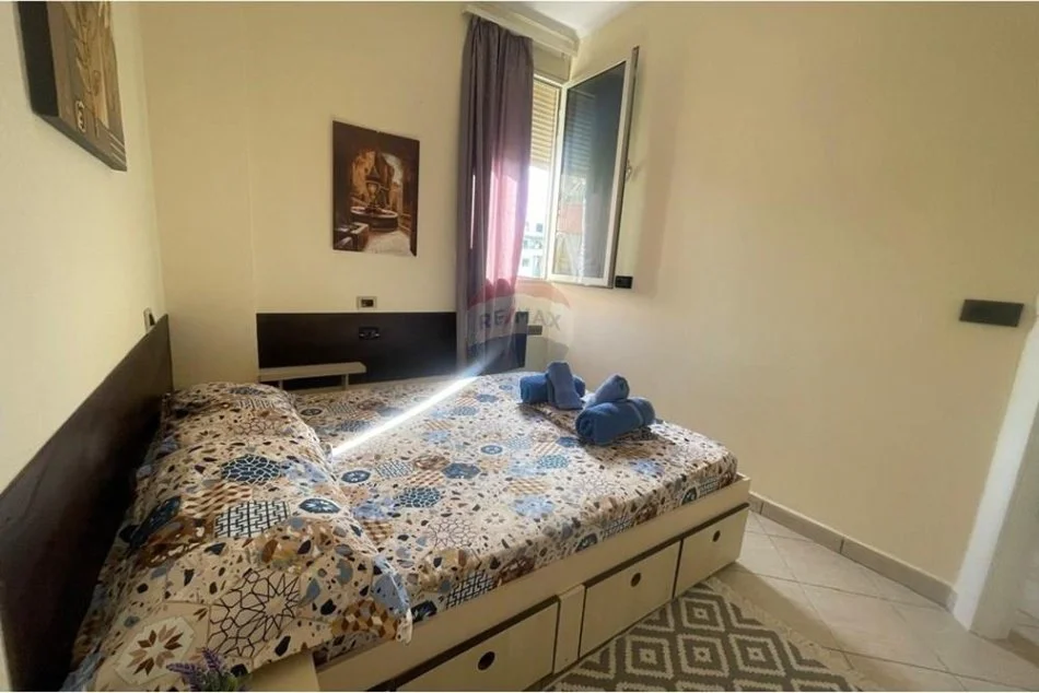 Tirane, jepet me qera apartament 1+1 , 55 m² 450 € (5 Maji)