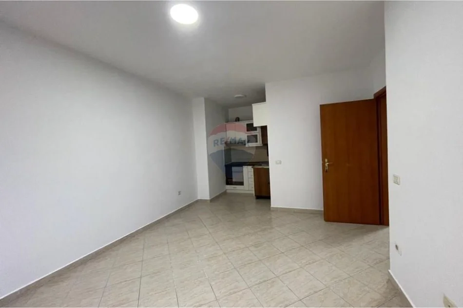 Tirane, jepet me qera apartament , 80 m² 400 € 