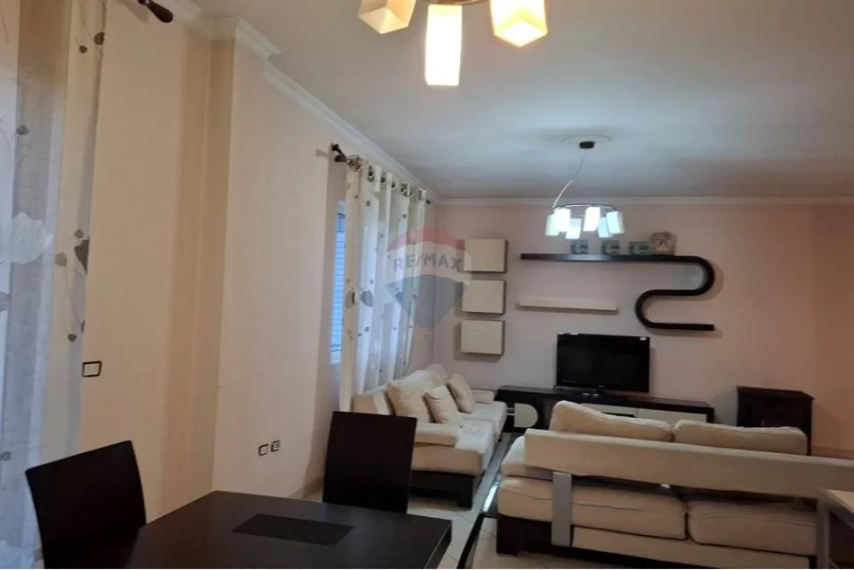 Tirane, jepet me qera Vile Kati 2, 152 m² 600 € (Selite)