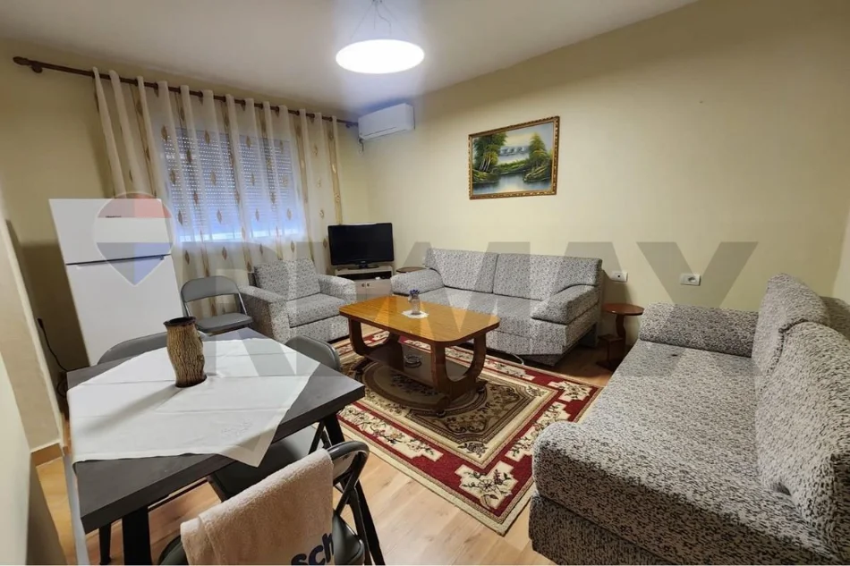 Tirane, jepet me qera apartament 1+1+Ballkon Kati 2, 53 m² 420 € (Rruga Bardhyl)