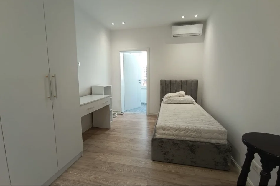 Tirane, jepet me qera apartament 2+1 Kati 3, 600 € (don bosco)