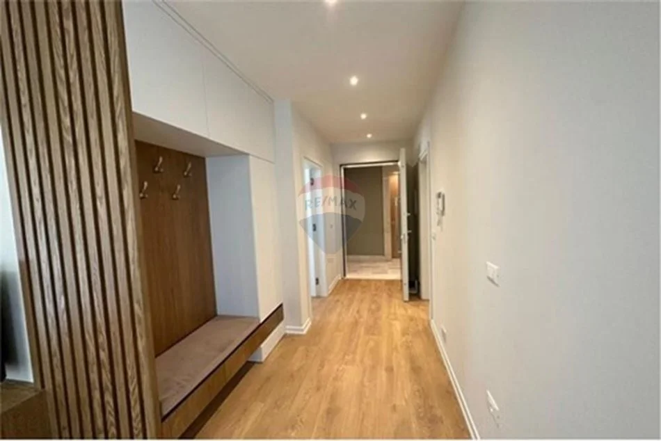 Tirane, jepet me qera apartament 1+1+Ballkon , 77 m² 700 € 