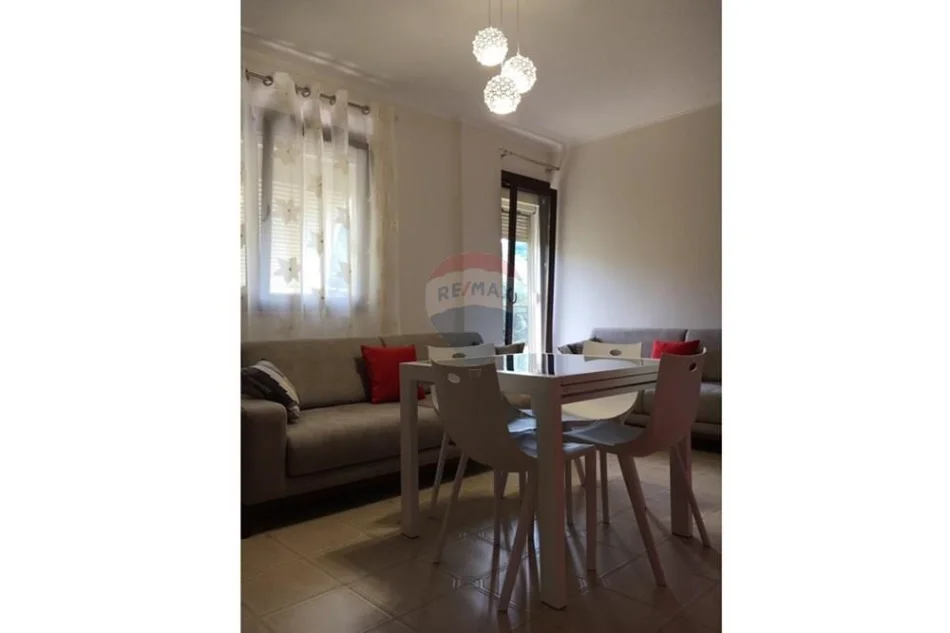 Tirane, jepet me qera apartament 1+1+Ballkon , 60 m² 620 € (Kopshti Zoologjik)