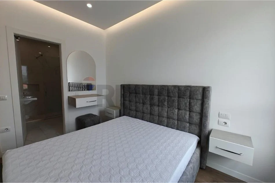 QERA, APARTAMENT 2+1+2, KINOSTUDIO, TIRANË
