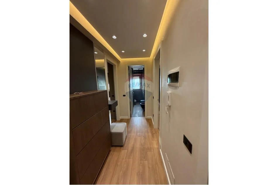 Tirane, jepet me qera apartament 2+1+Ballkon Kati 8, 125 m² 1.300 € (RRUGA E DURRESIT)