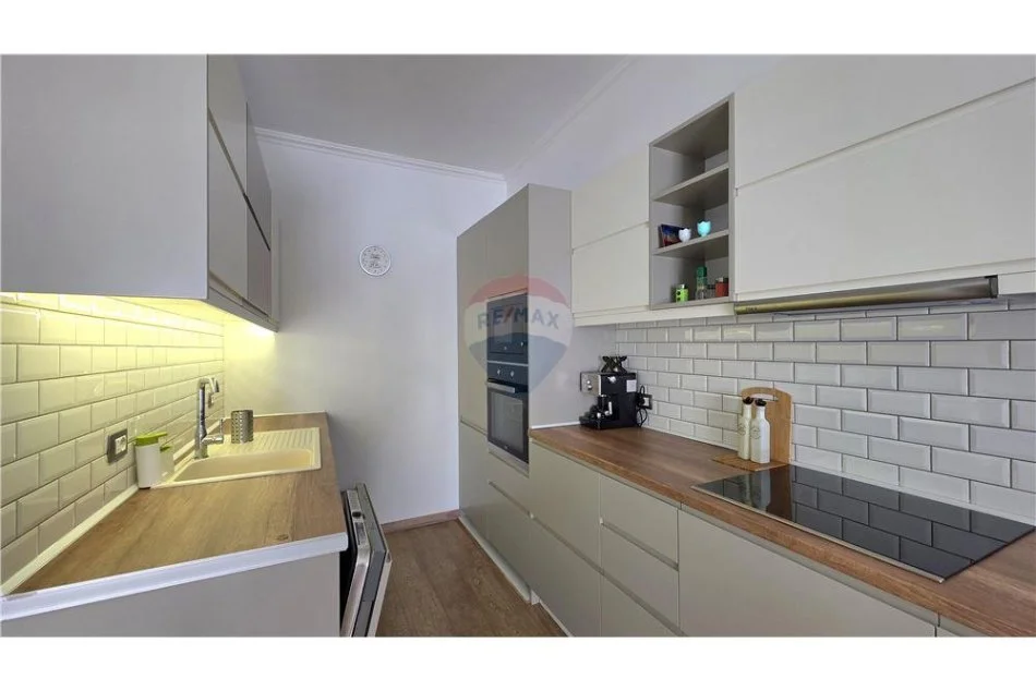 Vlore - Lungomare, shitet apartament 1+1+Ballkon , 75 m² ( Rruga Dhimitër Konomi – Tek Rrapi, Vlorë)