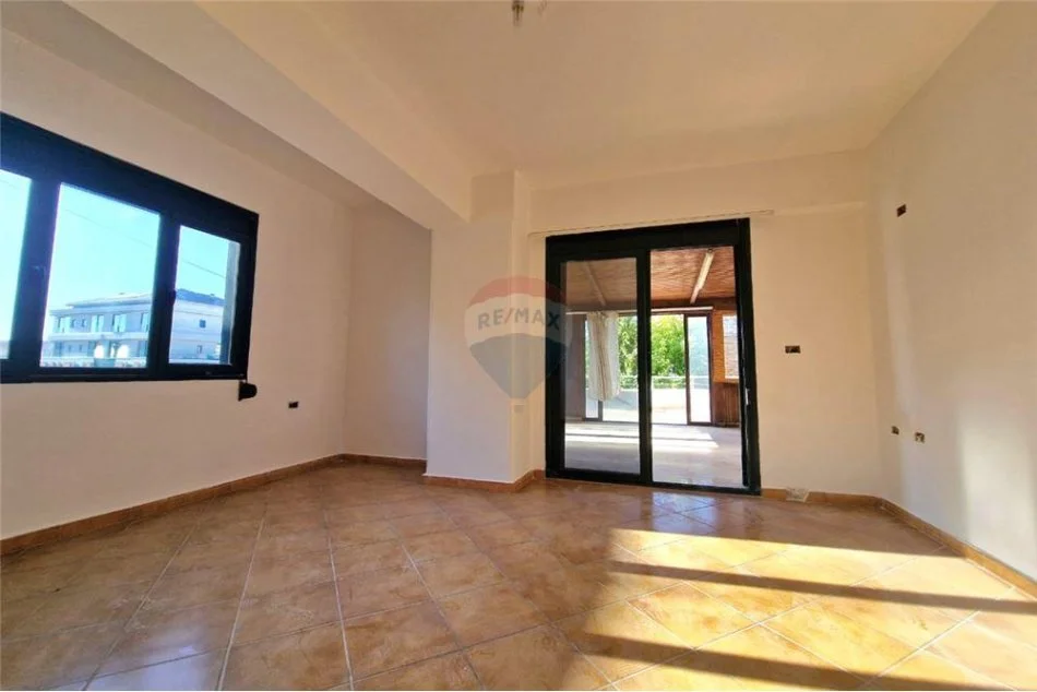 Vlore, shitet apartament 2+1 , 150 m² 150.000 € (Veledin Kollozi Vlorë, Vlorë)
