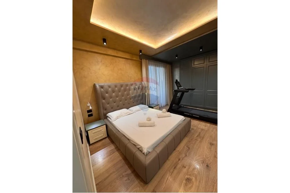 Vlore, jepet me qera apartament duplex 3+1+Ballkon Kati 6, 265 m² 350.000 € (Rruga Enver Jaho, Vlore)