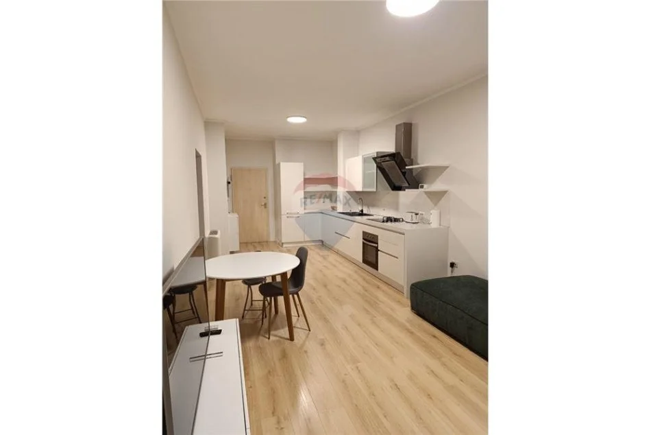 Tirane, jepet me qera apartament 1+1+Ballkon , 77 m² 650 € 