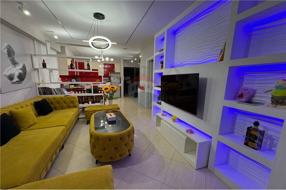 Vlore - Lungomare, shitet apartament 1+1 Kati 4, 74 m² 195.000 € (Rruga Reshat Osmani, Vlore)