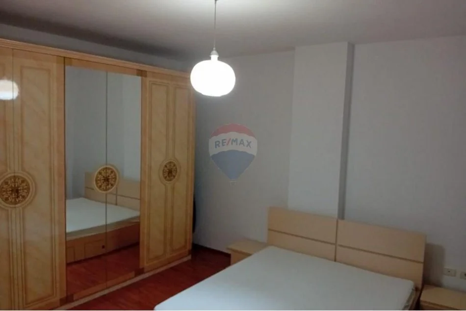 Tirane, jepet me qera apartament 2+1 , 111 m² 60 € 