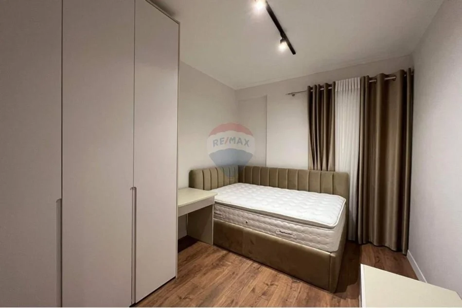 Tirane, jepet me qera apartament 2+1+Ballkon Kati 1, 88 m² 800 € 