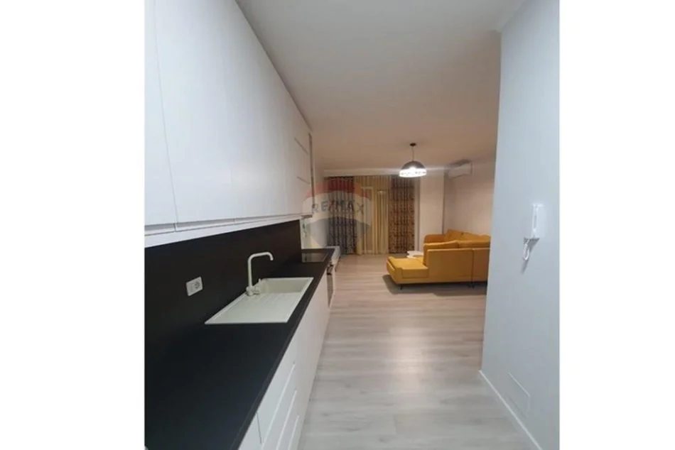 Tirane, jepet me qera apartament 1+1+Ballkon , 70 m² 600 € 