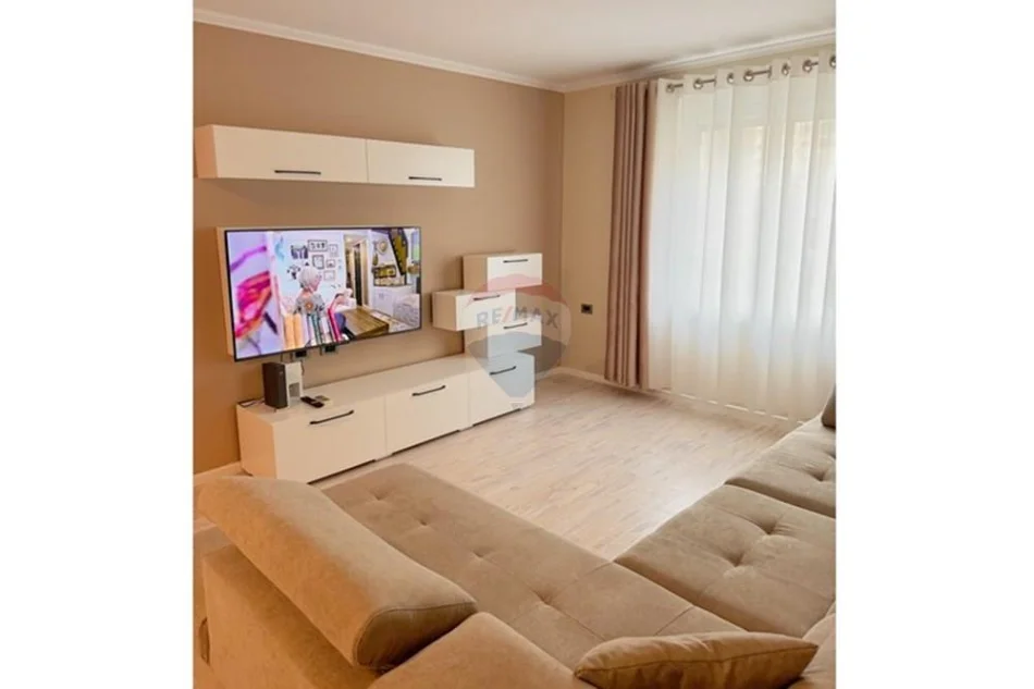 Tirane, jepet me qera apartament , 75 m² 900 € 
