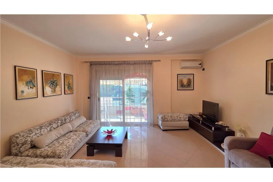Vlore, shitet apartament 1+1+Ballkon Kati 3, 92 m² 157.000 € (Rruga Dhimitër Konomi, Vlore)