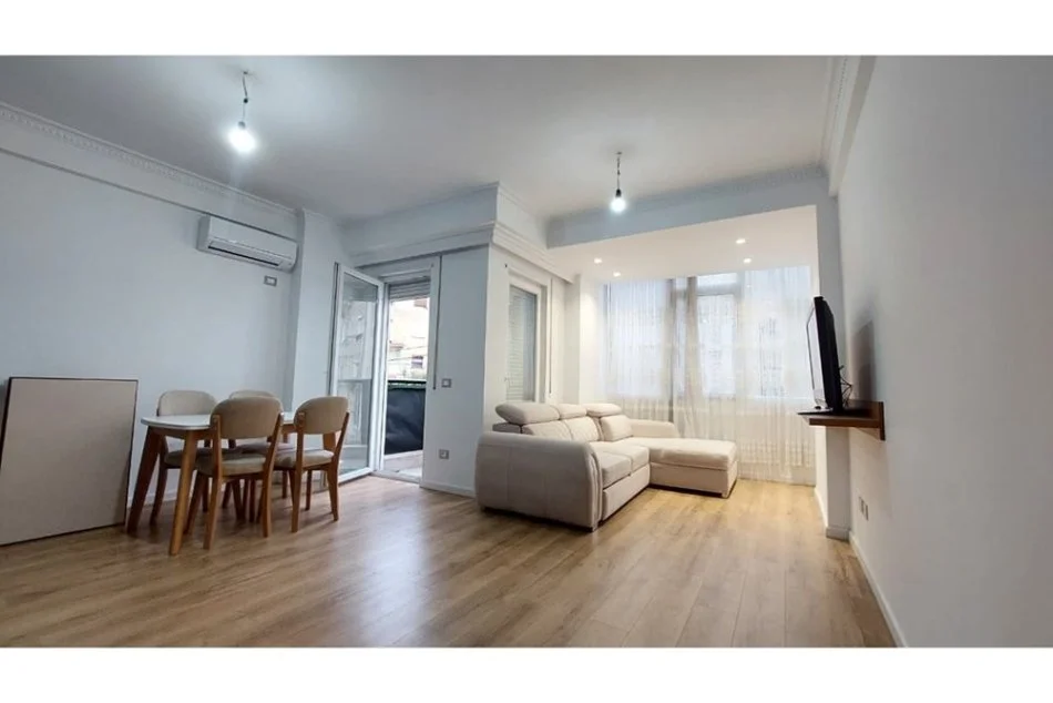 SHITET APARTAMENT 2+1 TEK MATERNITETI I RI-BRRYLI