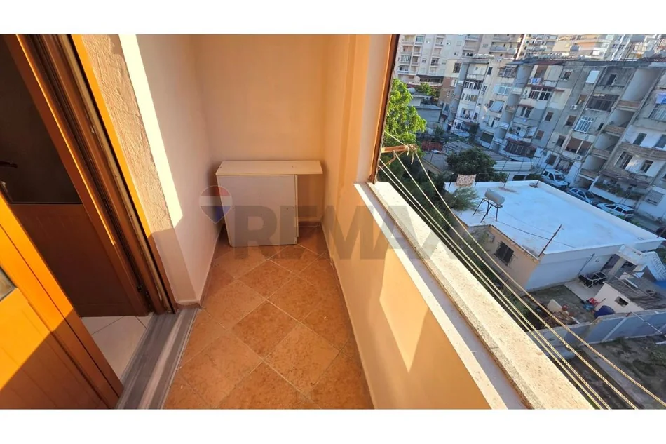 Vlore, shitet apartament 1+1 Kati 5, 70 m² 79.000 € (Rruga Dush Strati, pranë Zjarrfikëses)