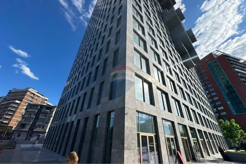 Tirane, jepet me qera ambjent biznesi Kati 7, 83 m² 1.500 € 